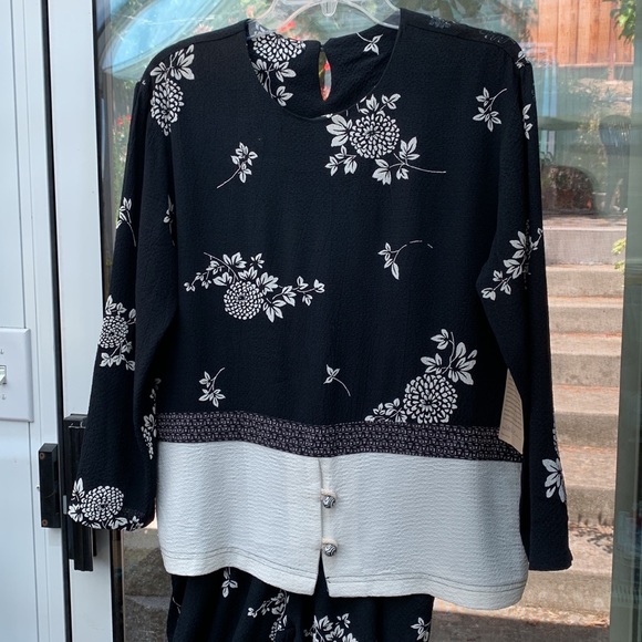 Two pieces set Top and bottom in Black and white. - Picture 2 of 7